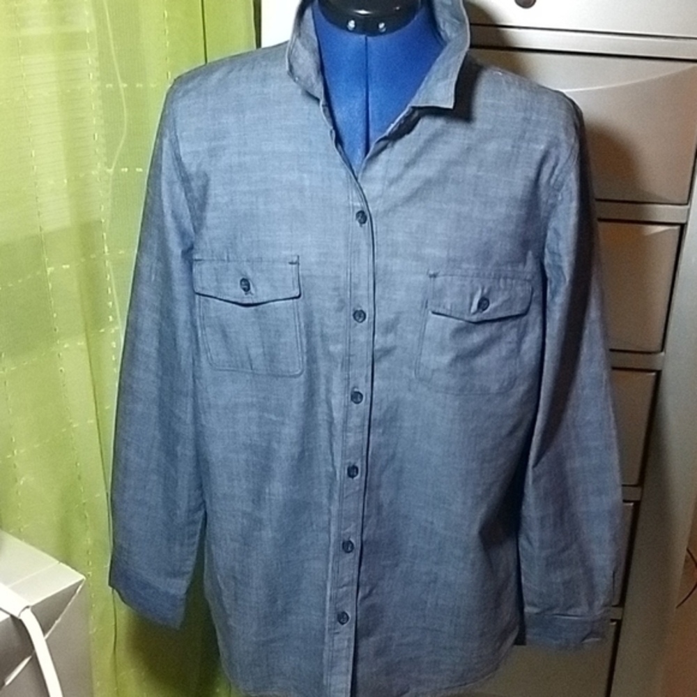 Old Navy Button Down Shirt. SIZE L